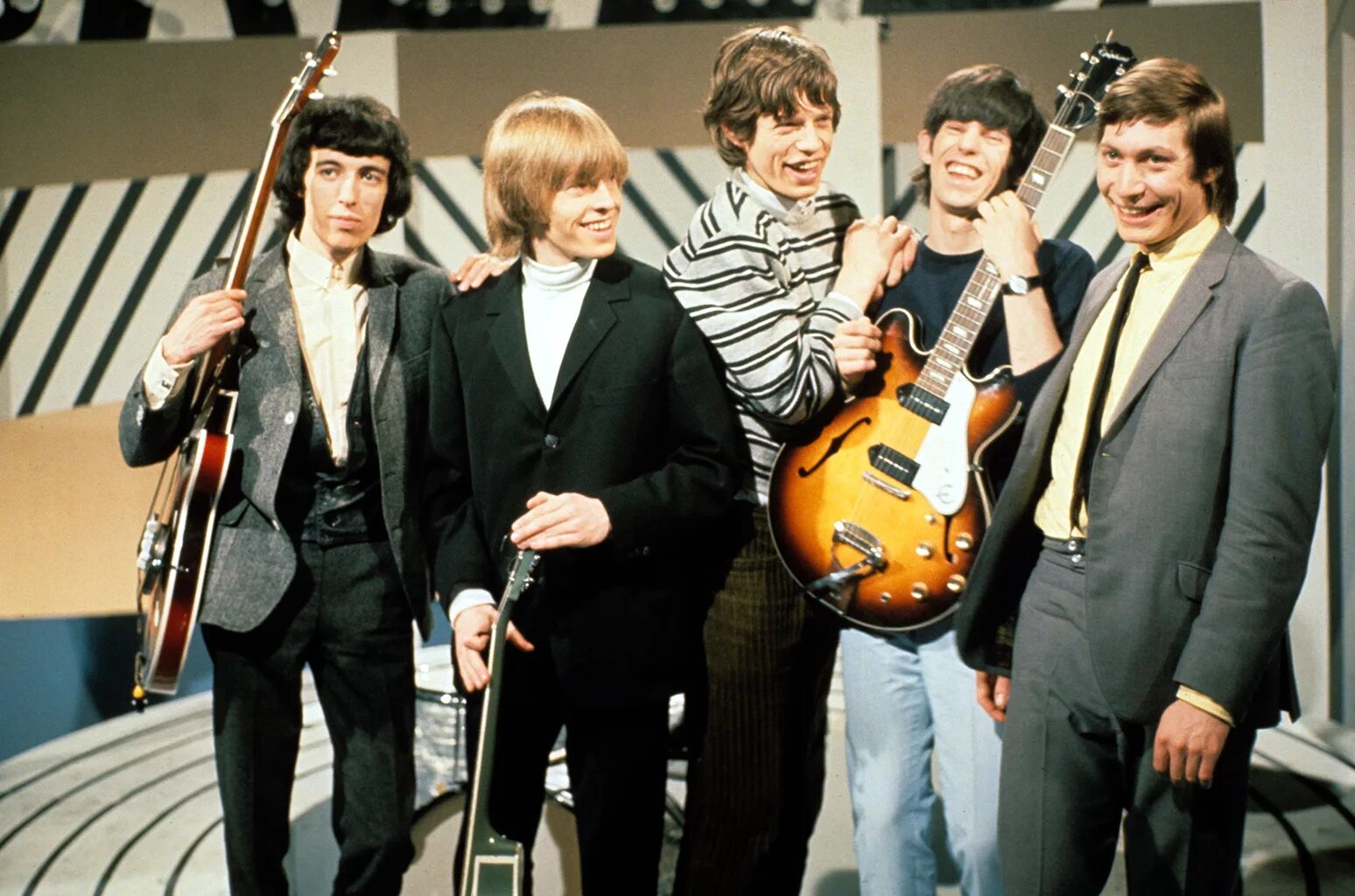 Rolling stone 1. Группа the Rolling Stones. Группа the Rolling Stones 1965. Группа the Rolling Stones молодые. Роллинг стоунз 1965.