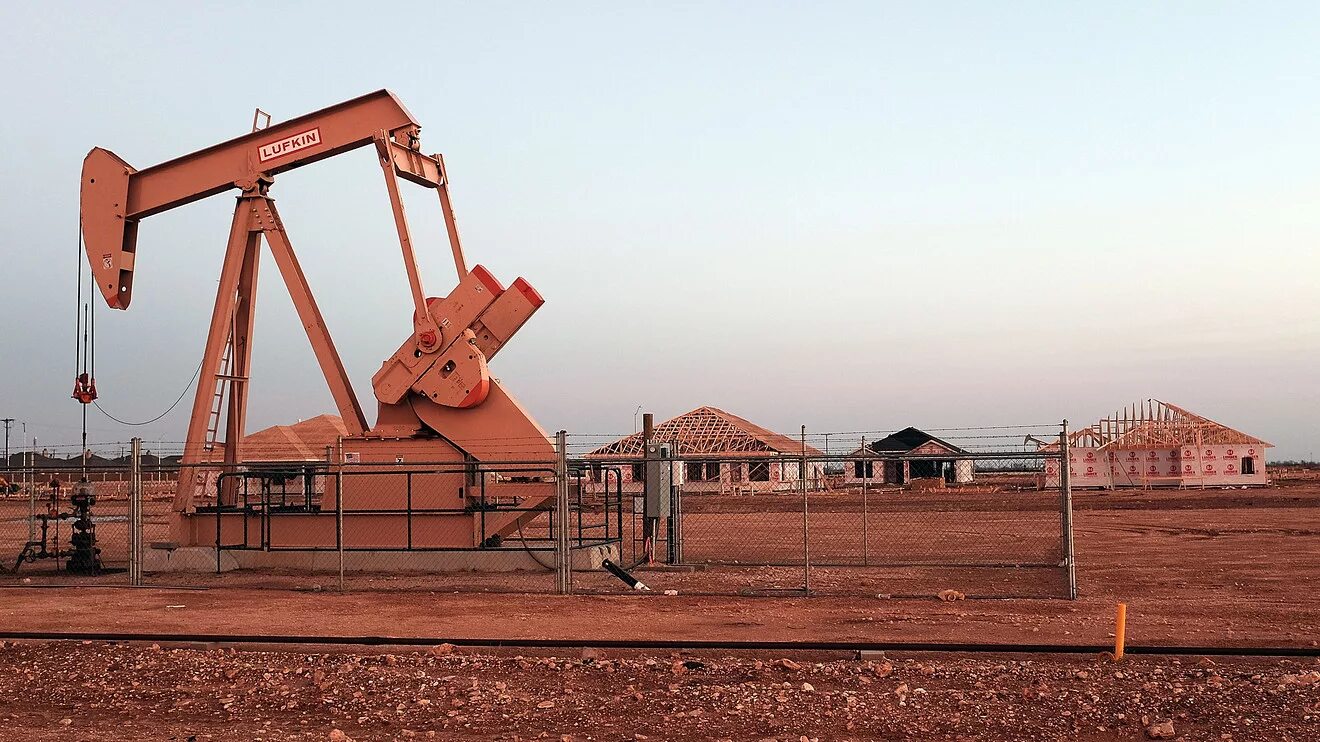 Нефть в техасе. Нефтяные вышки в техасе. Техас нефтедобыча. Сланцевая промышленность. Нефтяная вышка.