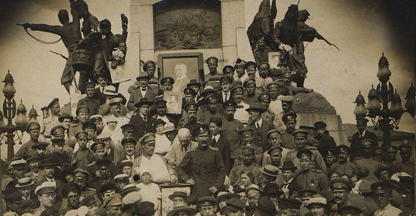 Митинг 1917. Митинги Большевиков в 1917. Демонстрация Петроград июнь 1917. Митинги на фронте 1917. Большевики июнь 1917 года.