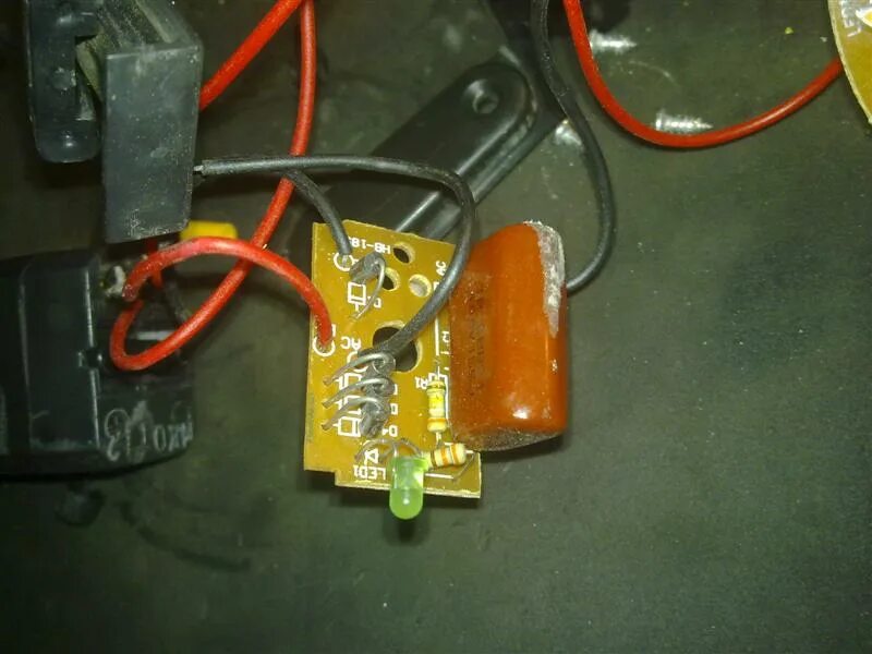 шокер 801. диодный мост фонаря фотон плата. светодиодный фонарь led5136. десульфатор для аккумулятора реле. зарядка китайских фонариков.