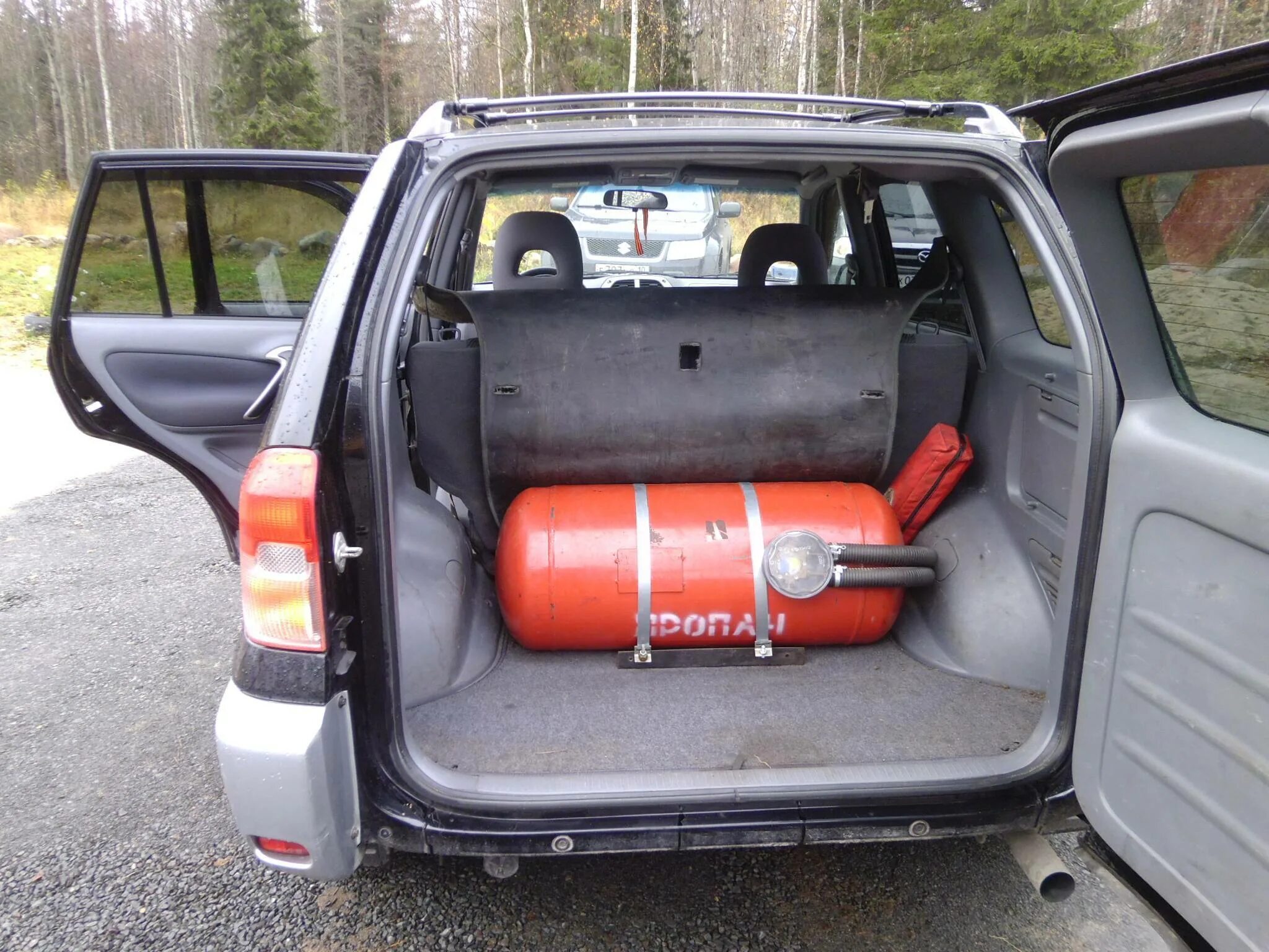 Можно перевозить газовый баллон в автомобиле. Тойота рав 4 гбо. газ баллон метан 4 поколения. газ 4 поколения баллон в баллон гбо. гбо метан 1 поколения.