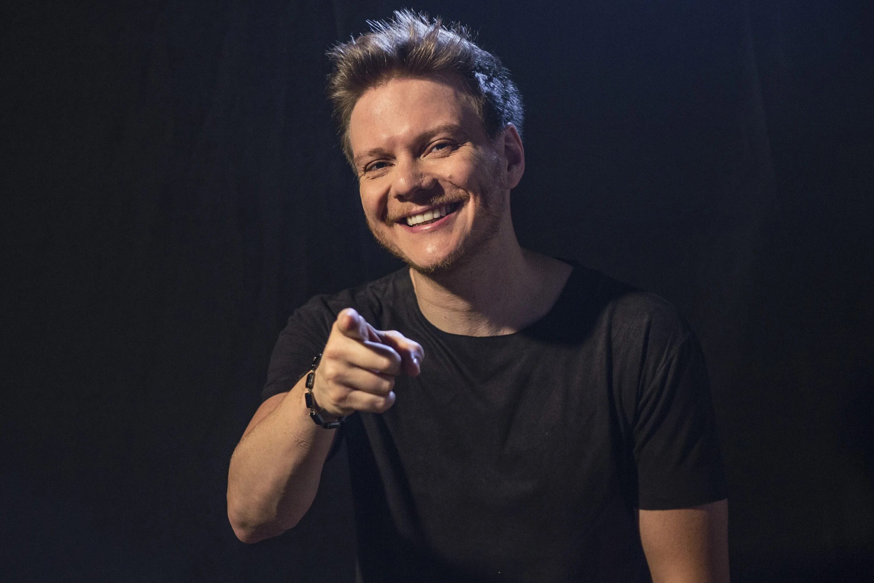Ai se eu te pego michel. Michel telo сейчас. мишел тело бразильский певец.