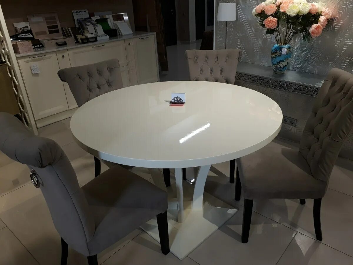 Матовые кухонные столы. Стол Kenner vr1200. Круглый стол AMCLASSIC aim Dining Table. Стол Кеннер раздвижной круглый. Кухонный стол Mertuno 110.