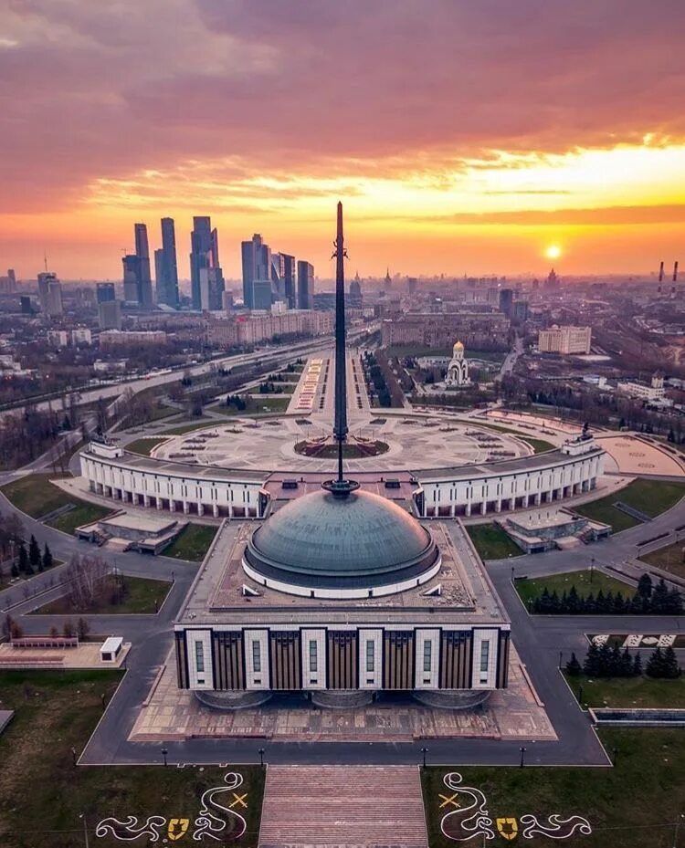 Парк здание москва. Парк победы на поулонной норк. парк победы на поклонной горе москва. поклонная гора музей победы. музей на поклонной горе в москве.