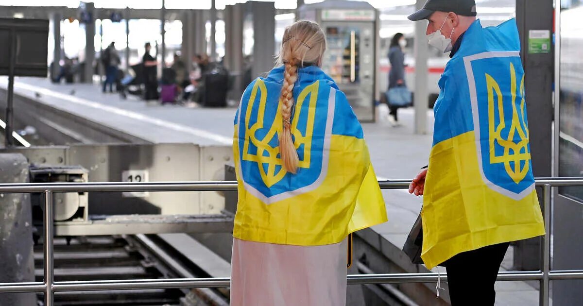 Украинские беженцы. Украинцы в Германии. Украинцы в Великобритании. Украинцы в Польше беженцы.