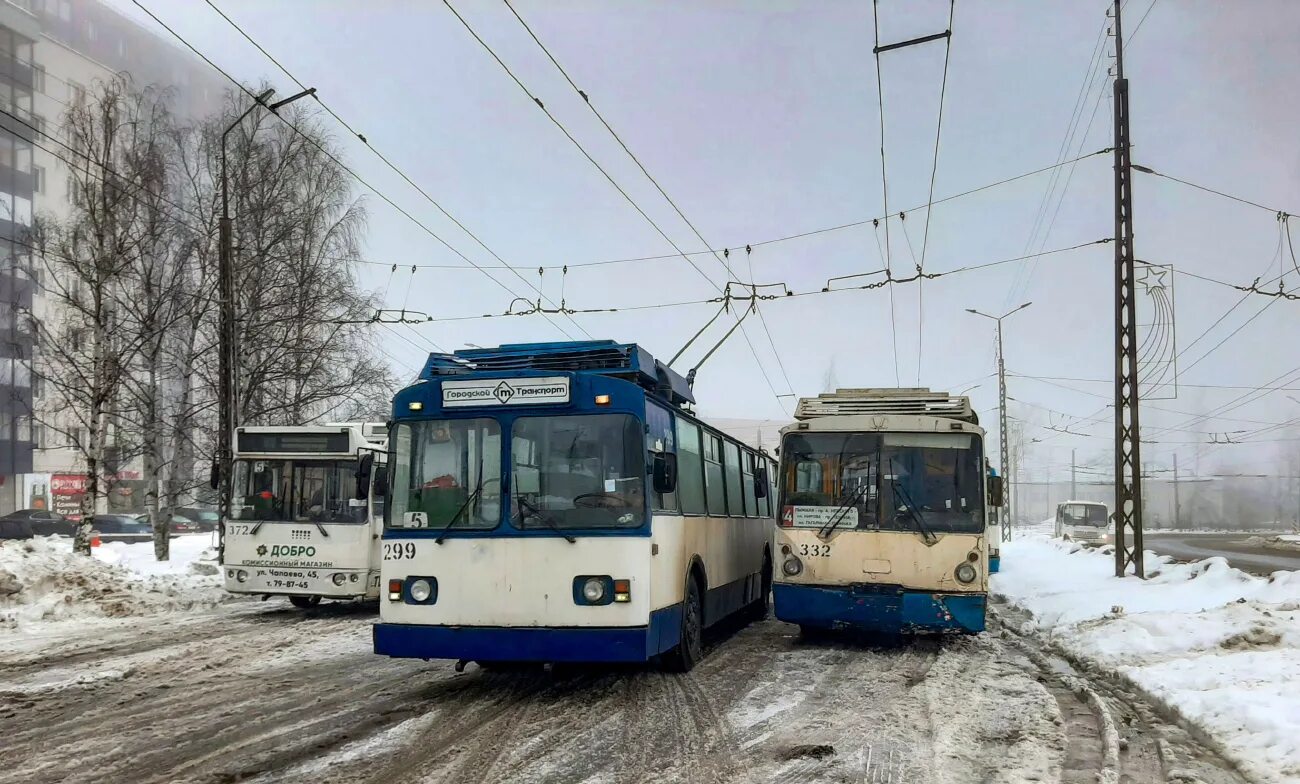 Где 5 троллейбус петрозаводск. ЗИУ 682 Петрозаводск. ЗИУ 682 гармошка. Троллейбус ЗИУ 682. ЗИУ-682уг.