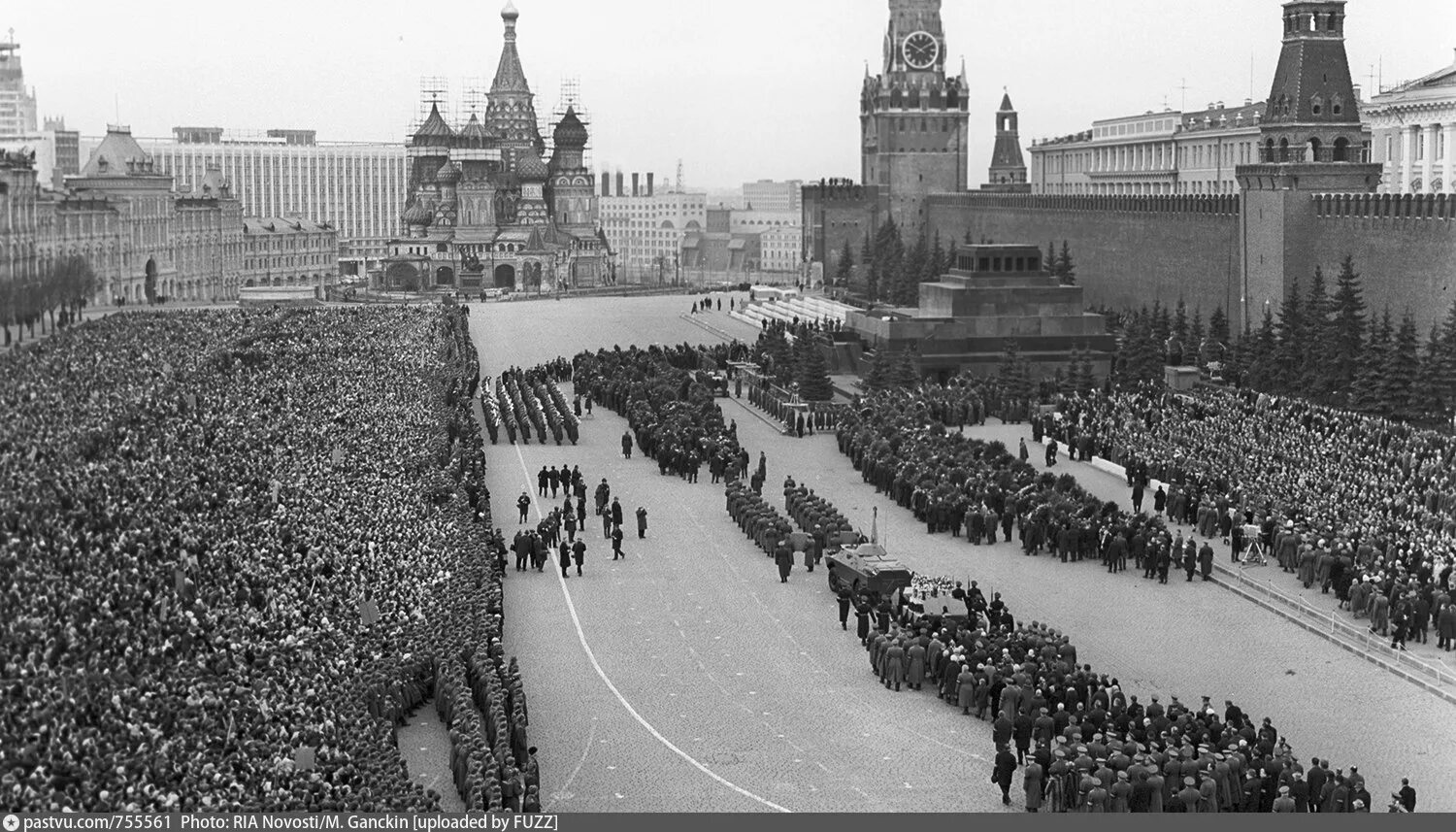 14 апреля 1961 года. Гагарин на красной площади 1961. Похороны Гагарина на красной площади. 14 Апреля 1961 года встреча Гагарина.