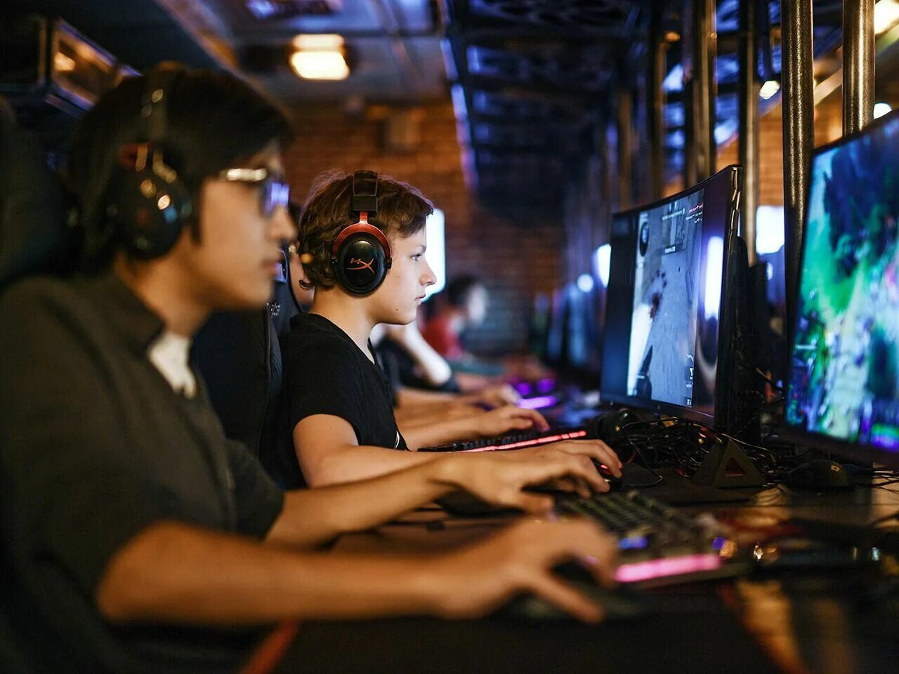 Игровые залы с приставками. Игра dance central 3. Поиграть в клуб. Компьютерный клуб игра. Поиграть в клуб.