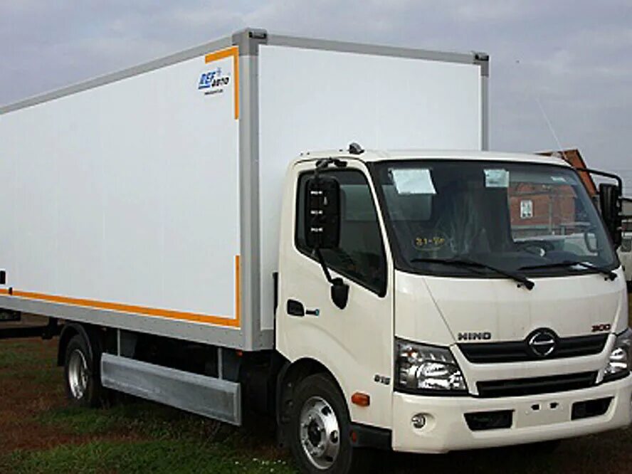 хино рейнджер 5 тонн самосвал. Hino 300 борт-тент. хино рейнджер 5 тонн грузовой фургон. хино 5 тонн. Hino 300 3.