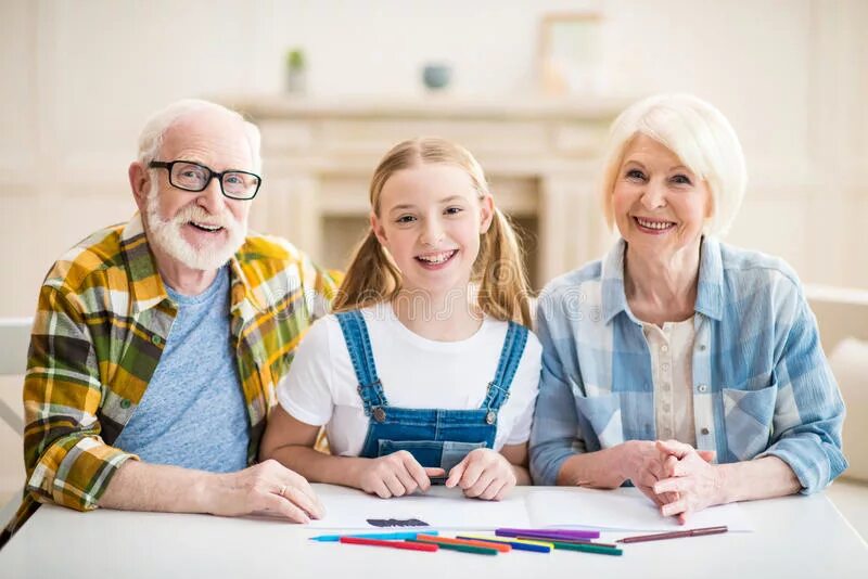 Daughter grandfather. Дедушки бабушки 7 поколений. Grandparents stock photo. Счастливый дедушка очках в саду. Grandfather and girl.