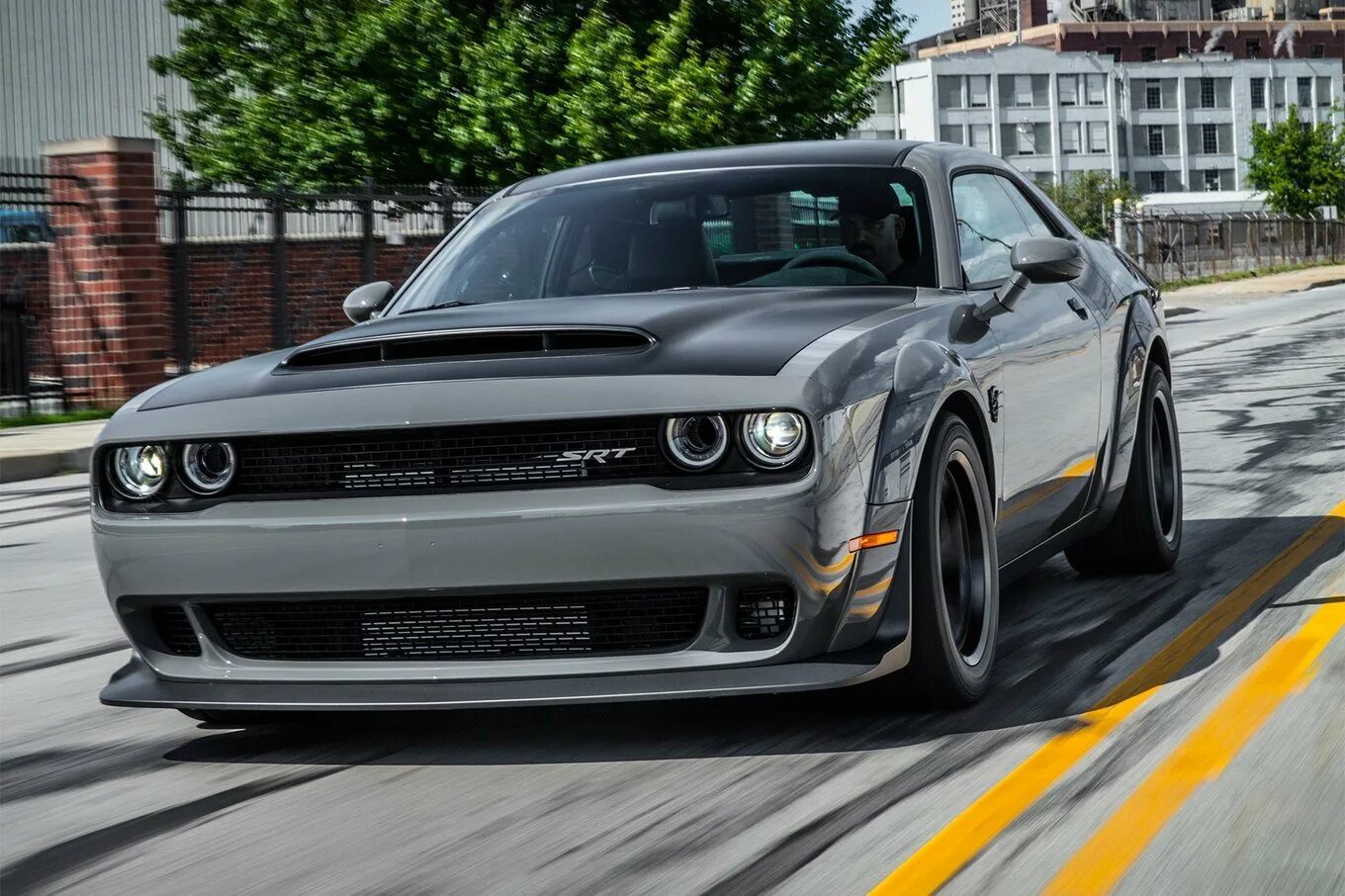 Dodge srt 170. Dodge Challenger 2018. Додж СРТ демон. Dodge Challenger srt 2018. Додж Челленджер СРТ демон.