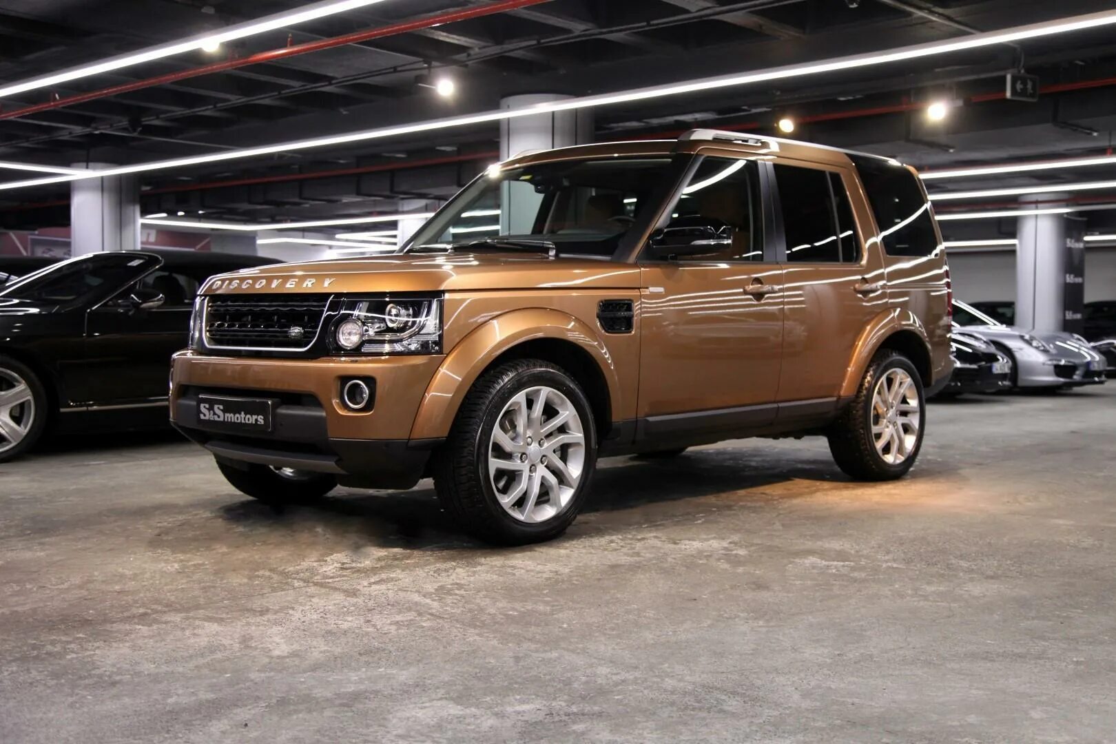 Купить ленд ровер цены. Land Rover Discovery 4. Land Rover Discovery 4 landmark. Land Rover Discovery 3 2016. Ленд Ровер Дискавери 4 2016.
