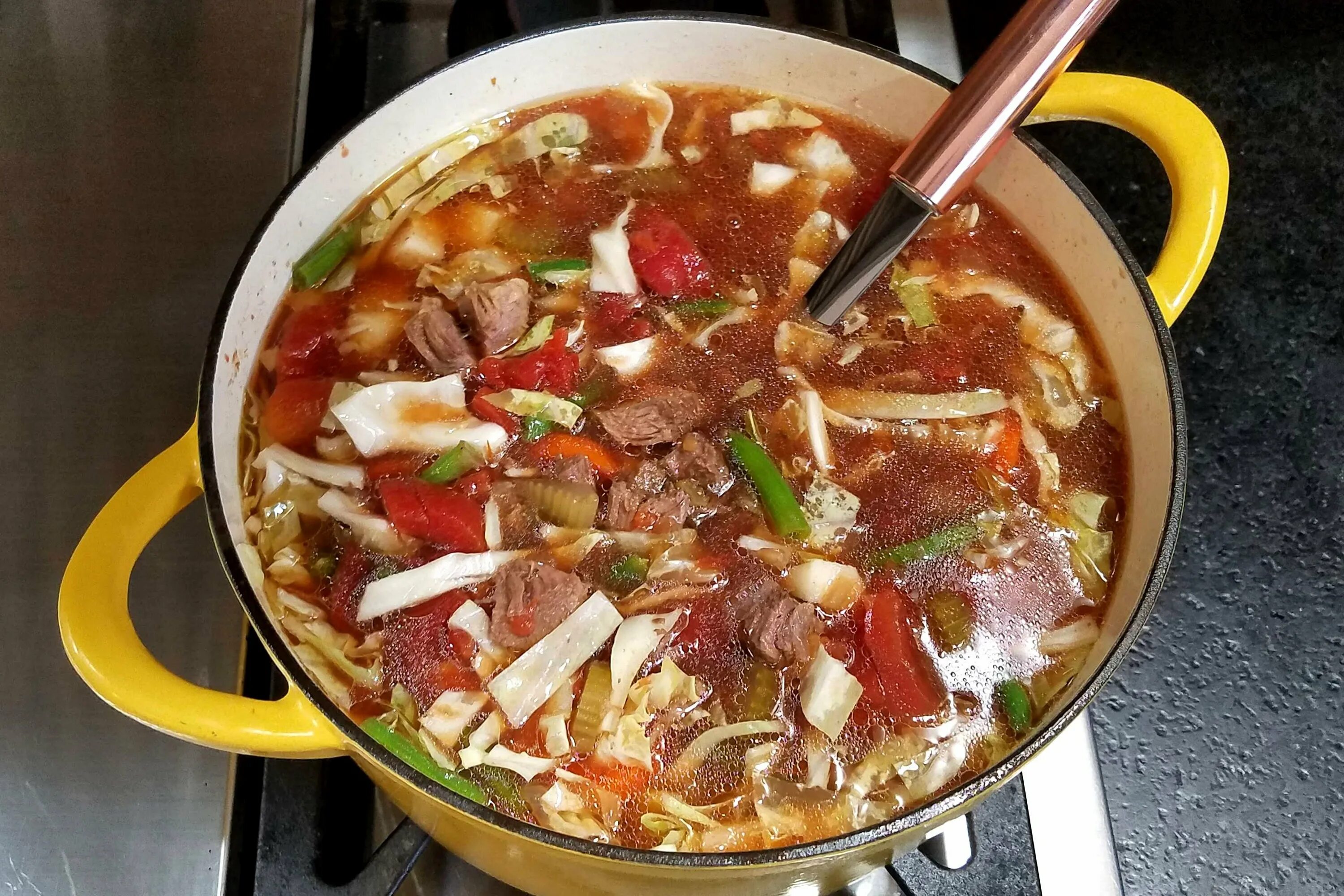 Суп с жареным мясом. Говядина для супа. Суп с поджаренным мясом. Мясо на суп говядина. Суп классический рецепт с мясом говядины