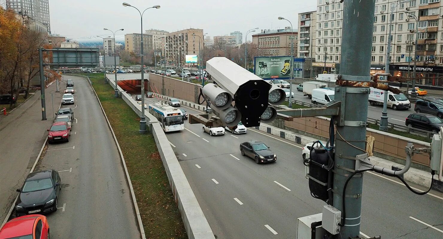 Камеры установленные на дороге. Камеры ЦОДД В Москве. Дорожные камеры видеонаблюдения. Камеры видеонаблюдения на дорогах. Фотокамеры на дороге.