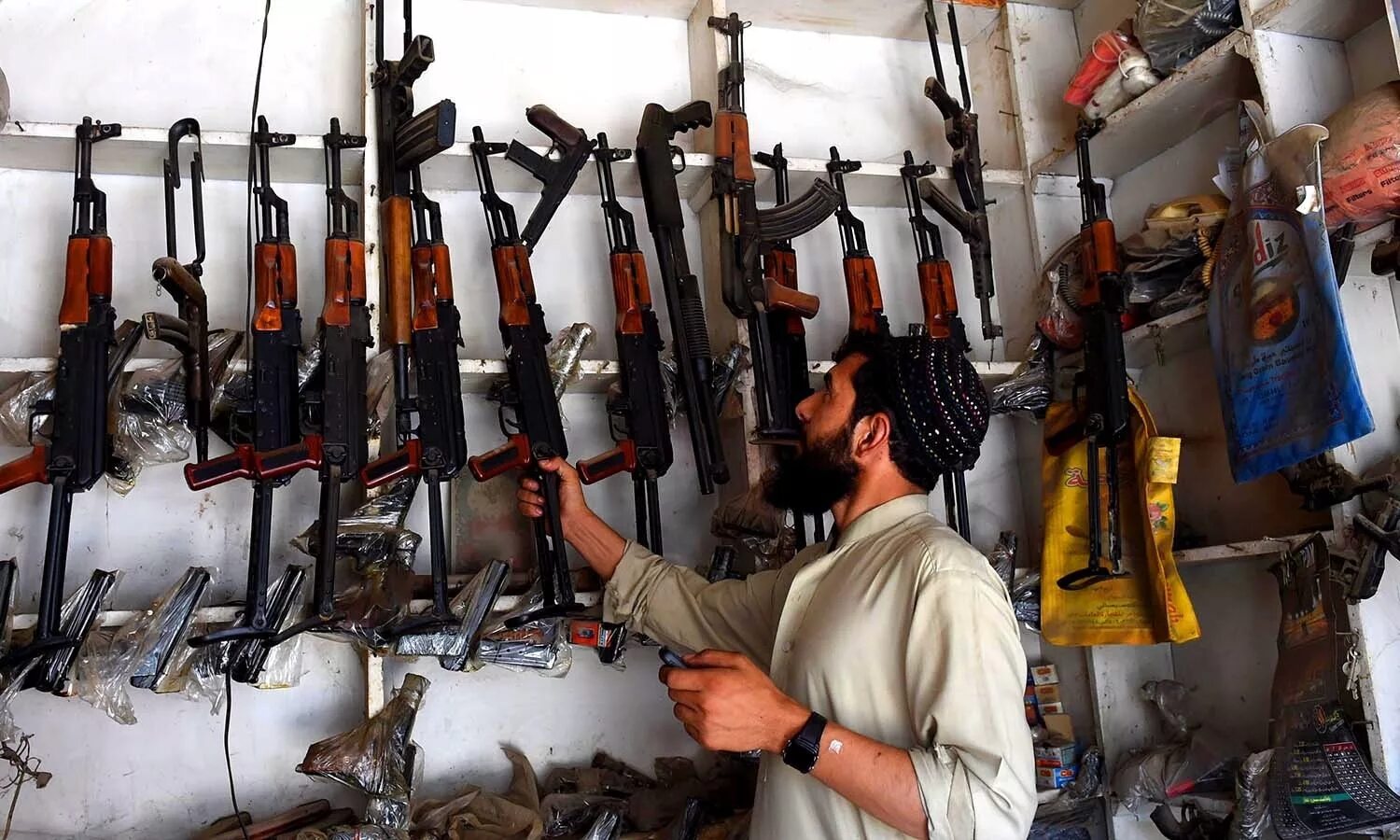 Купить оружие нелегально. Оружие Афганистана. Оружие кустарного производства. Пакистан оружие. АК 47 кустарного производства.