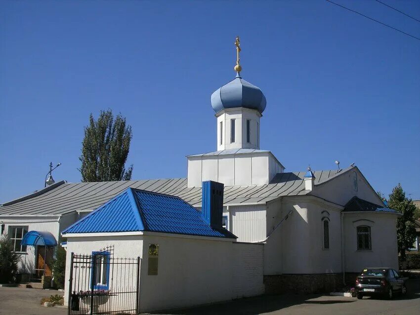 Храм пресвятой богородицы энгельсе. Храм Покрова Пресвятой Богородицы в Энгельсе. Покровская Церковь Энгельс. Храм в честь Покрова Божией матери Энгельс. Энгельс Станционная 4 Церковь Покрова Пресвятой Богородицы.