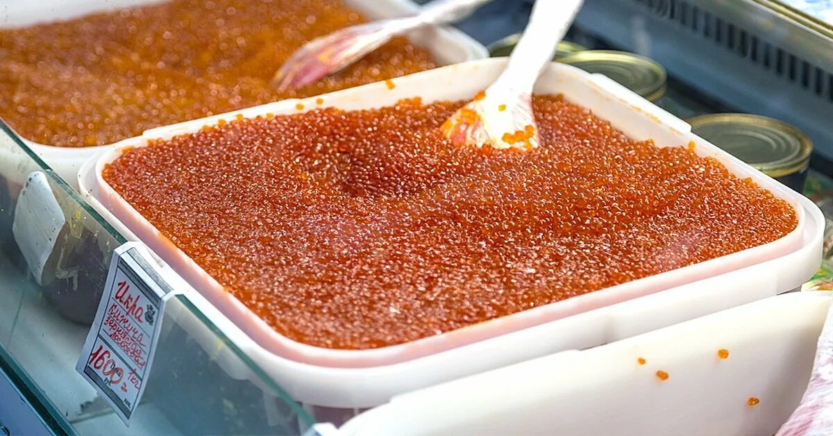 Красная икра на развес на рынке. Красная икра. Как выбирать красную икру на развес. Как выбирать красную икру на развес. Икра разная.