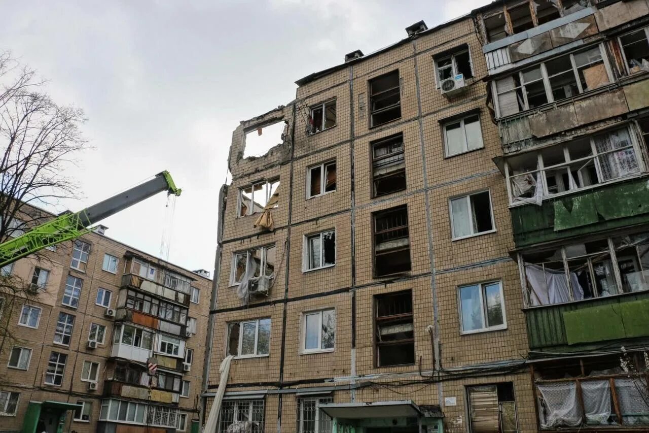 Дом жилой на разбор. Украинские жилые дома. В Харькове разбомбили жилой дом. Города Украины.