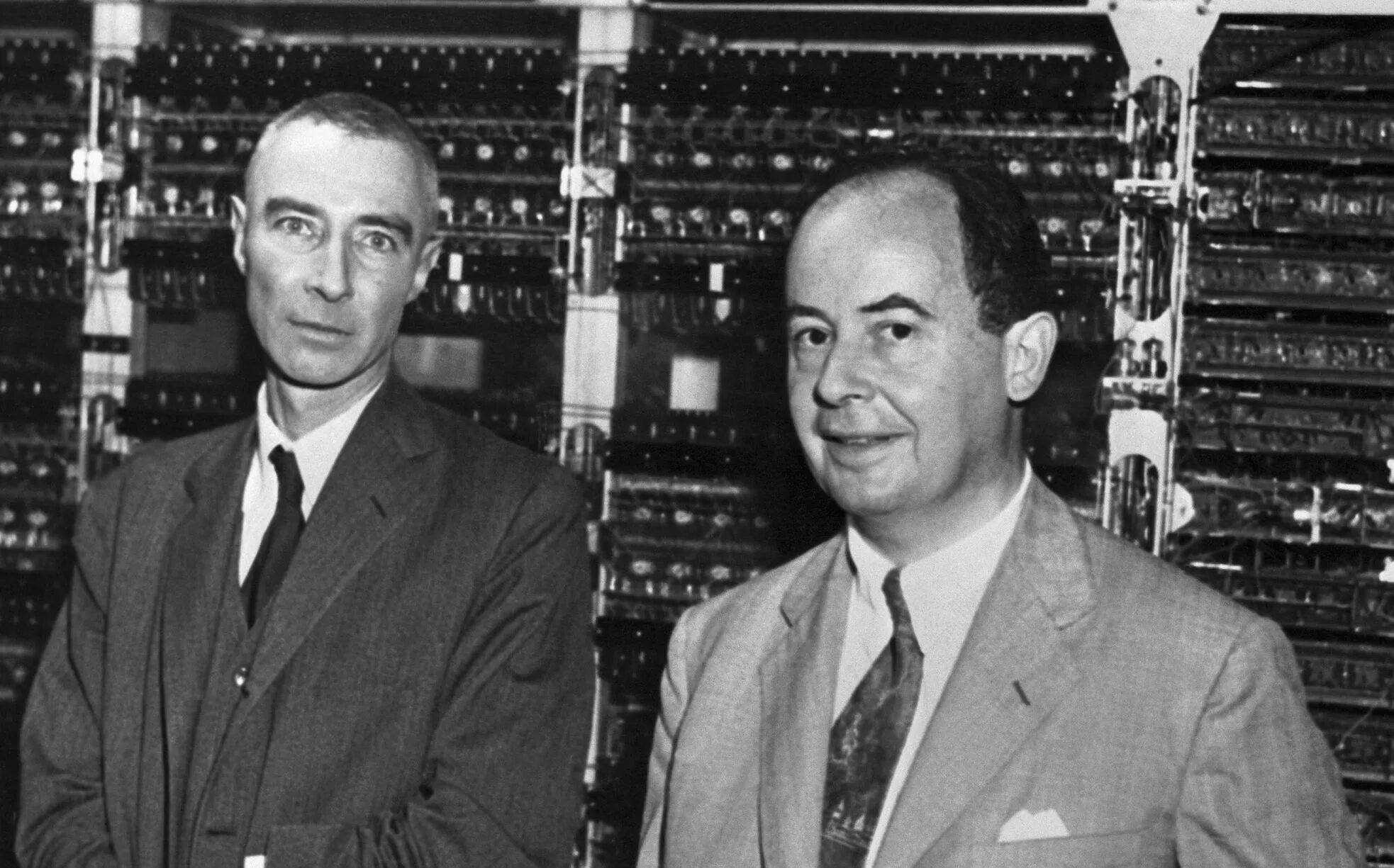 Джон Нейман. Дж фон Нейман. Джон фон Нейман «1903-1957 гг.». Джон фон Не́йман.