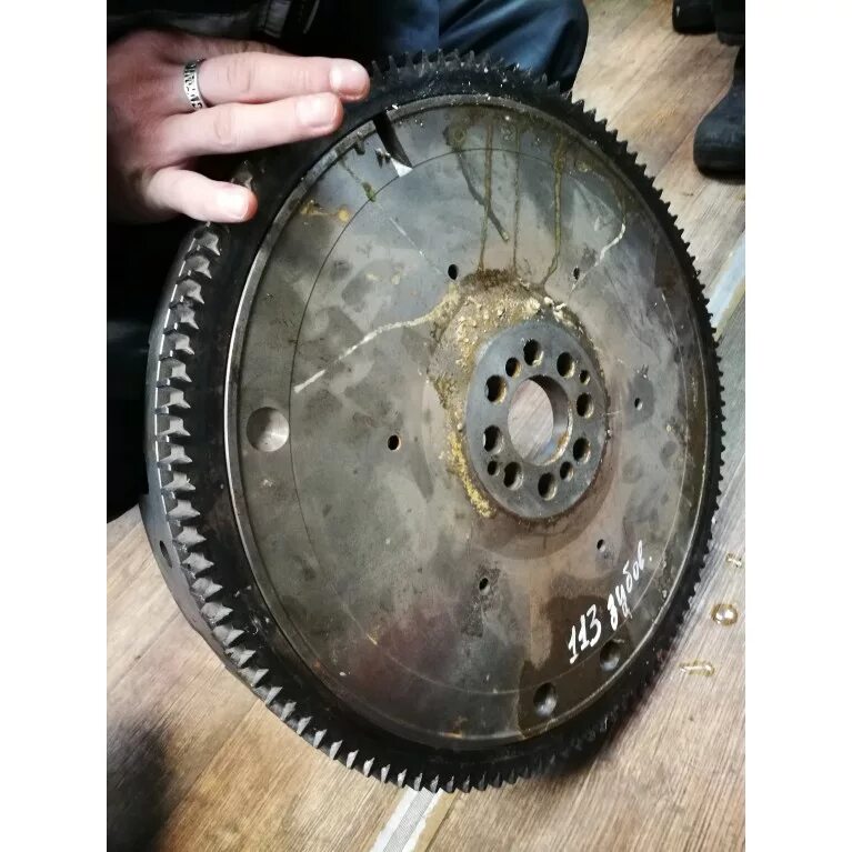 маховик коленчатого вала ваз 2101-2107. маховик ваз 2109 на двигателе. венец маховика 21099. неправильно поставленный маховик. неправильно поставленный маховик.