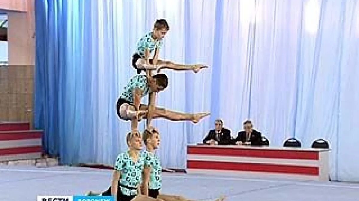 Тольятти соревнования по спортивной акробатике. Спортивная акробатика Астрахань для детей. Спортивная акробатика школа номер 5 Севастополь. Зинченко Антон Юрьевич Краснодар тренер по спортивной акробатике. Пара спортивная акробатика 10 лет фото участников мальчики.