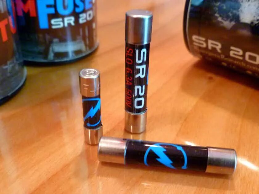 Synergistic research. Предохранитель slow 32mm synergistic research red quantum fuse slo-blow 250ma (6.3x32mm). предохранители synergistic research. synergistic research fuse. mig 2.0 synergistic research.