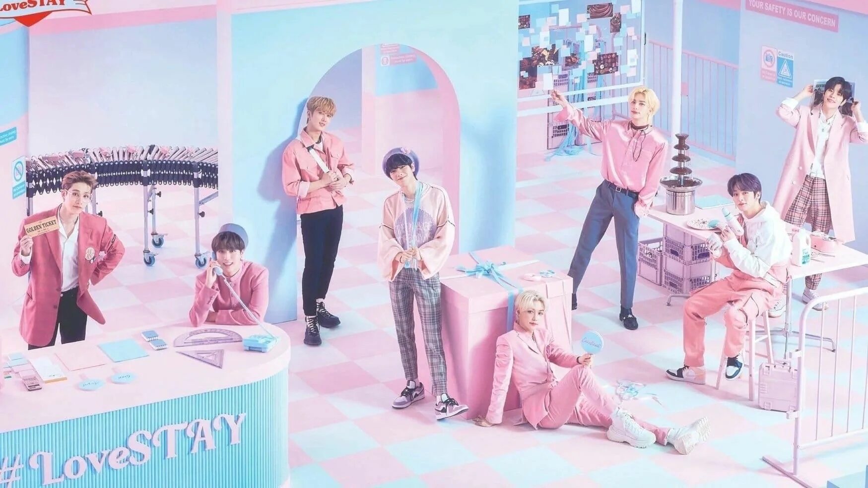 Stray kids новый год. Stray kids 2022. Минсоны stray kids. Two kids room 5 эпизод. Stray kids room.