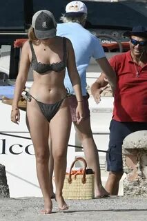 Милли бобби браун горячие в купальнике - фото 2024 года.