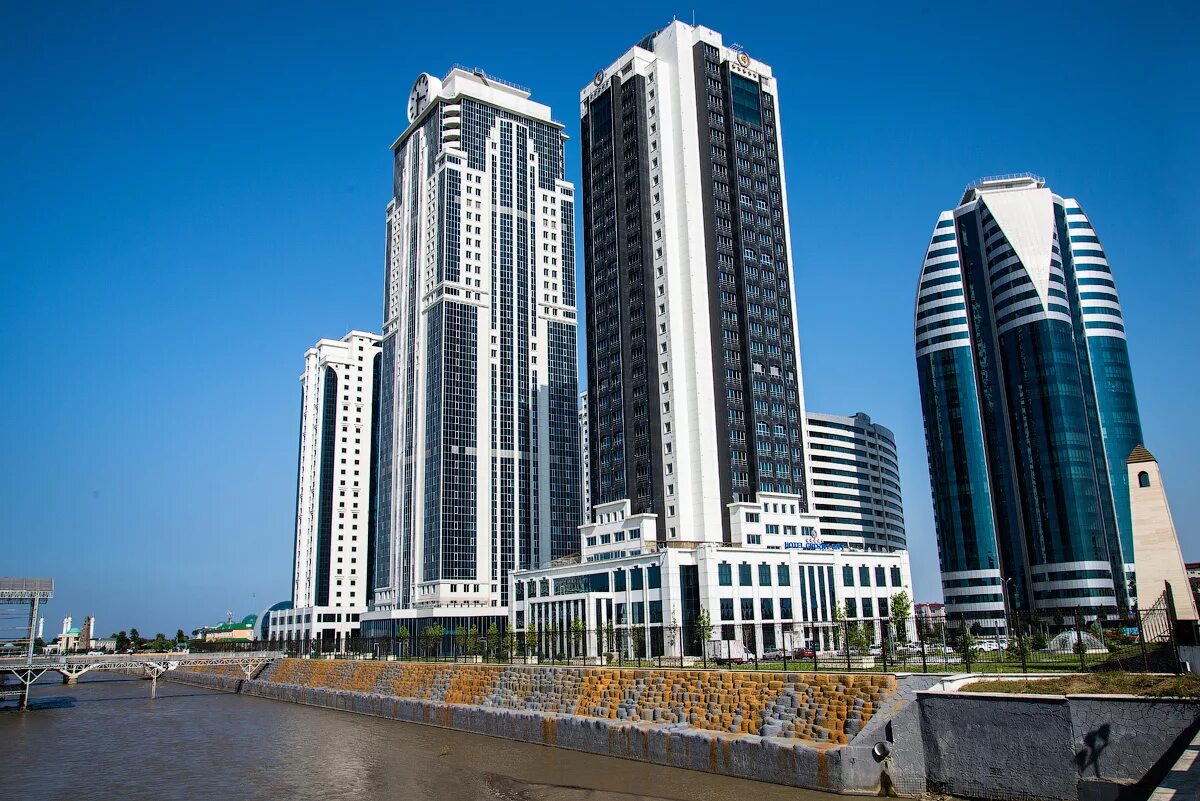 небоскребы грозный сити. грозный здания. чечня столица грозный дворец. чечня грозный сити. комплекс грозный сити.