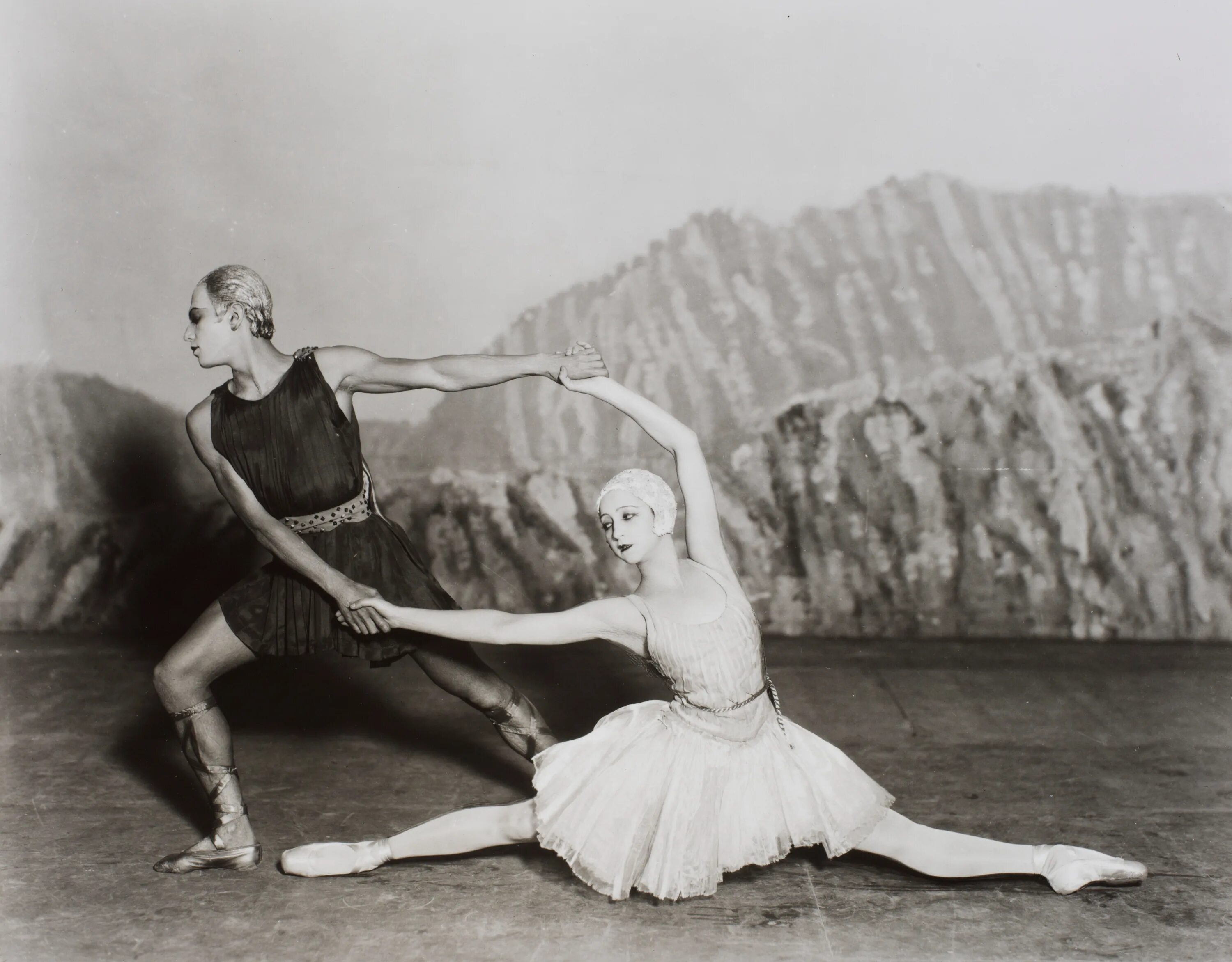 Ballet russes. Ballet russes. Труппа русский балет дягилева. Русский балет дягилева. Балет аполлон мусагет 1928.