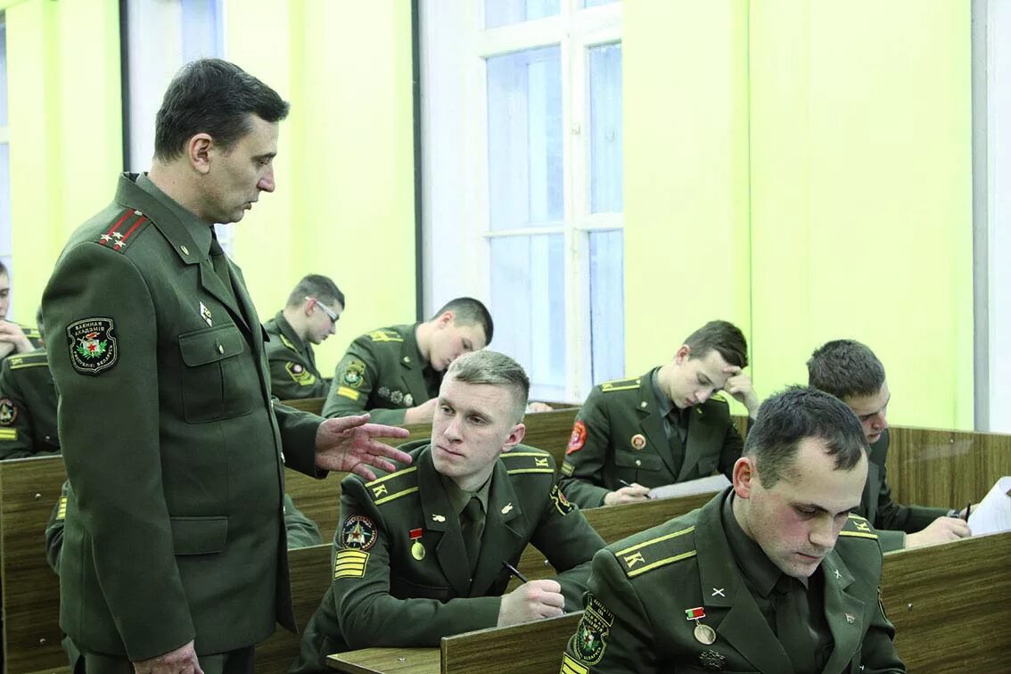 Институт офицеров