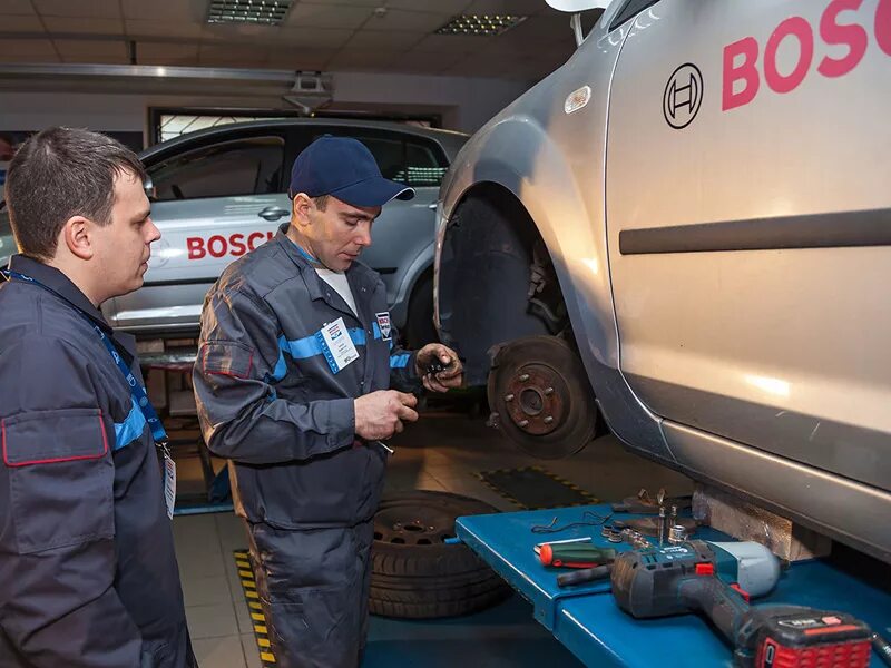 Бош автосервис набережные. Сотрудники Bosch. Руководитель автосервиса бош Санкт. Оформитель сервиса.