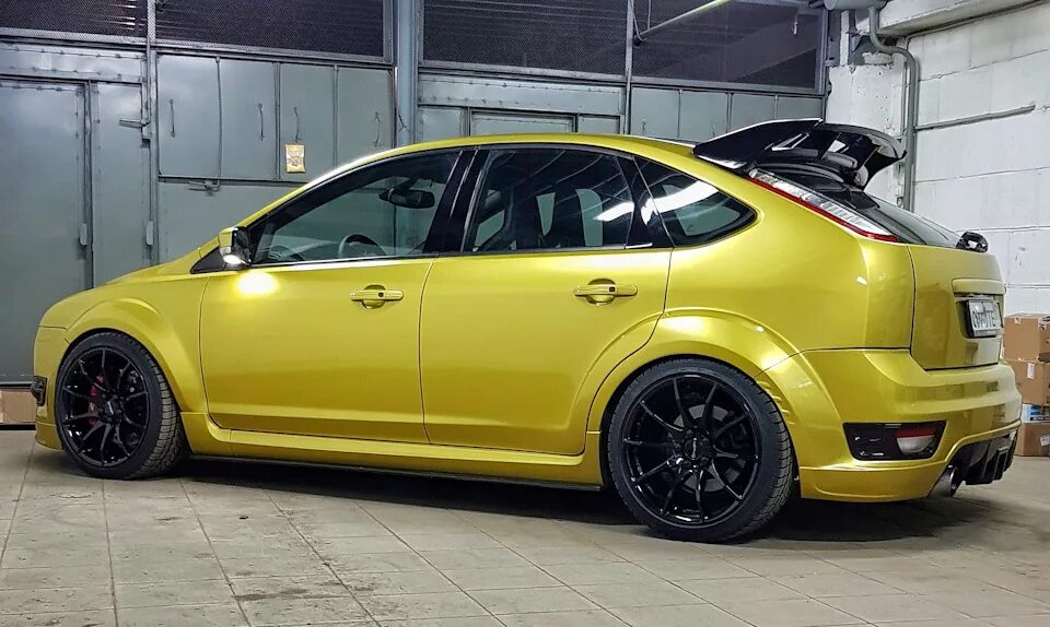 Какие диски подходят на форд фокус. Форд фокус 2 на литье 16. Ford focus 2 хэтчбек r18. Focus 2 r18. Форд фокус 2 хэтчбек колеса r16.