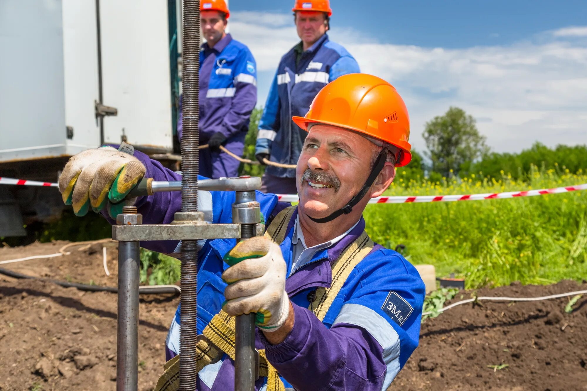 Газовые сети сайт. Строительство газовых сетей. Строительство газопровода. Газовая труба.