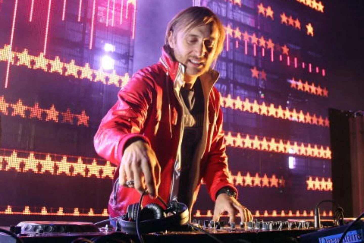Дэвид гетта 2025. David guetta 2025. david guetta 2025. david guetta фото. david guetta фото 2025.