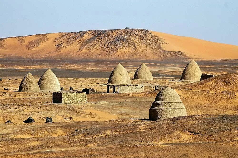 древняя северная африка. пирамиды мероэ. древний город тимгад алжир. айт-бен-хадду марокко. древняя северная африка.