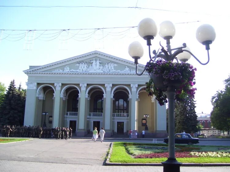 Театр гоголя. Театр Гоголя Полтава. Театр Гоголя 1978.