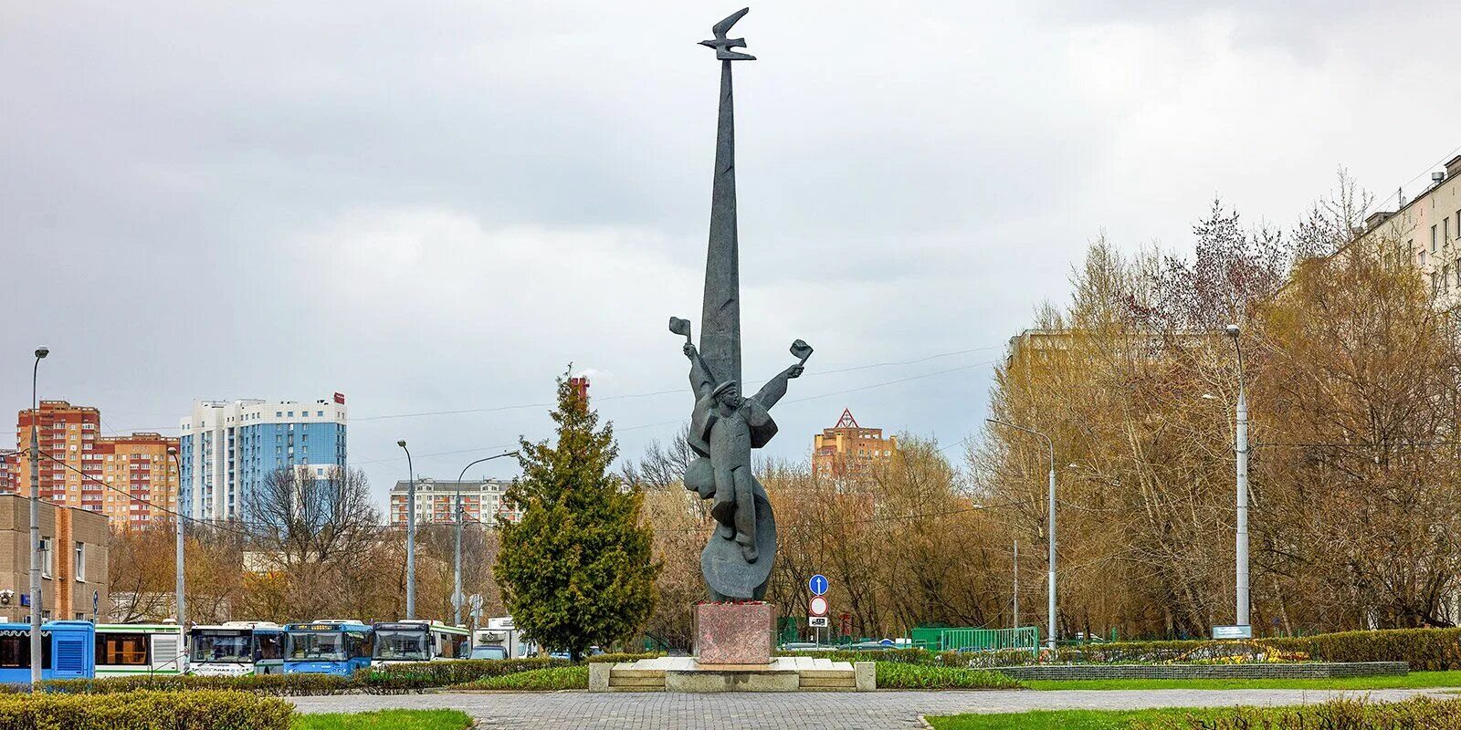 Площадь соловецких юнг. Площадь Соловецких Юнг Москва. Памятник Соловецким юнгам (Москва, площадь Соловецких Юнг). Площадь Соловецких Юнг фото. Соловецких Юнг улица Добрянка.