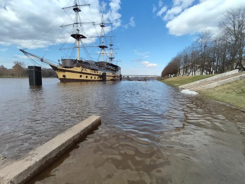 Великий новгород уровень воды. Набережная Великий Новгород.