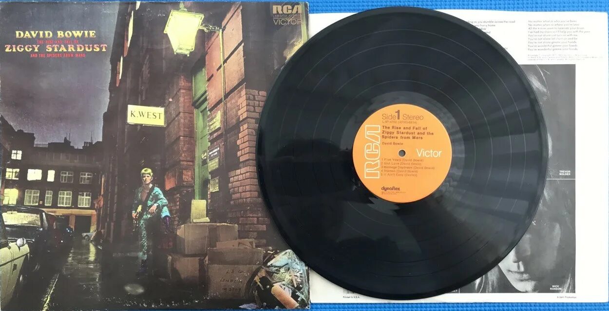 The rise and fall of ziggy stardust. The rise and fall of ziggy stardust and the spiders from mars пластинка. david bowie the rise and fall of ziggy stardust and the spiders from mars. ziggy stardust and the spiders from mars. the rise and fall of ziggy stardust and the spiders from mars обложка.