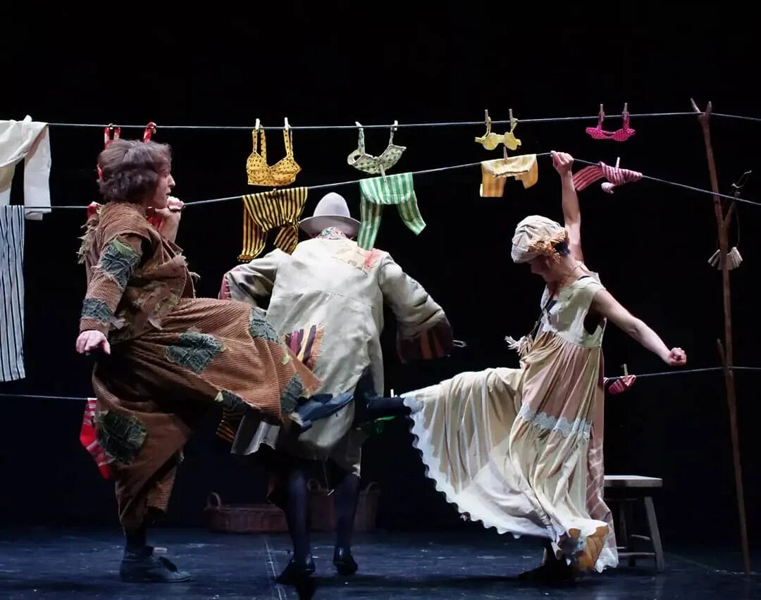 Лекарь поневоле спектакль. Лекарь поневоле (телеспектакль). Театр сатирикон плутни скапена. Лекарь поневоле сатирикон. Лекарь поневоле афиша.