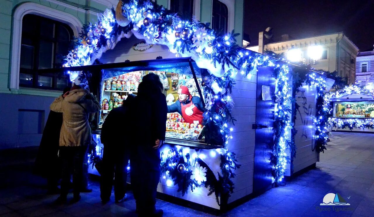 новогоднее украшение города. куда сходить в москве. куда пойти ночью на новый год. гуляние в новогоднюю ночь. ледяные города в москве в новогодние каникулы.