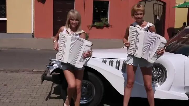 Дуэт аккордеонисток любаня смуглянка. Дуэт любаня песня. Дуэт аккордеонисток любаня. Дуэт любаня аккордеон. Трио аккордеонисток невесты смуглянка.