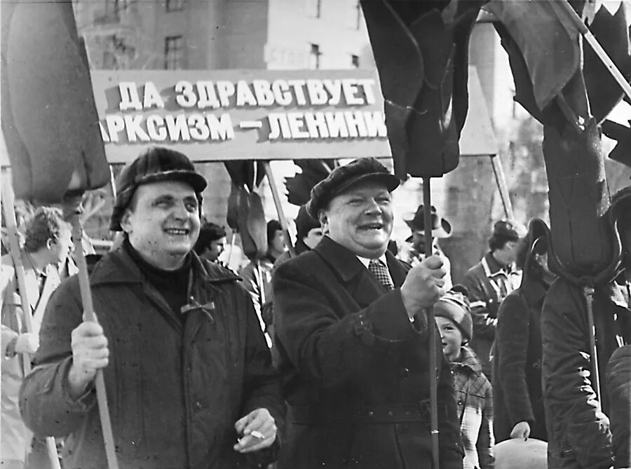 1 мая 70. Демонстрации в СССР. Демонстрация 1 мая в СССР. Советская Первомайская демонстрация.