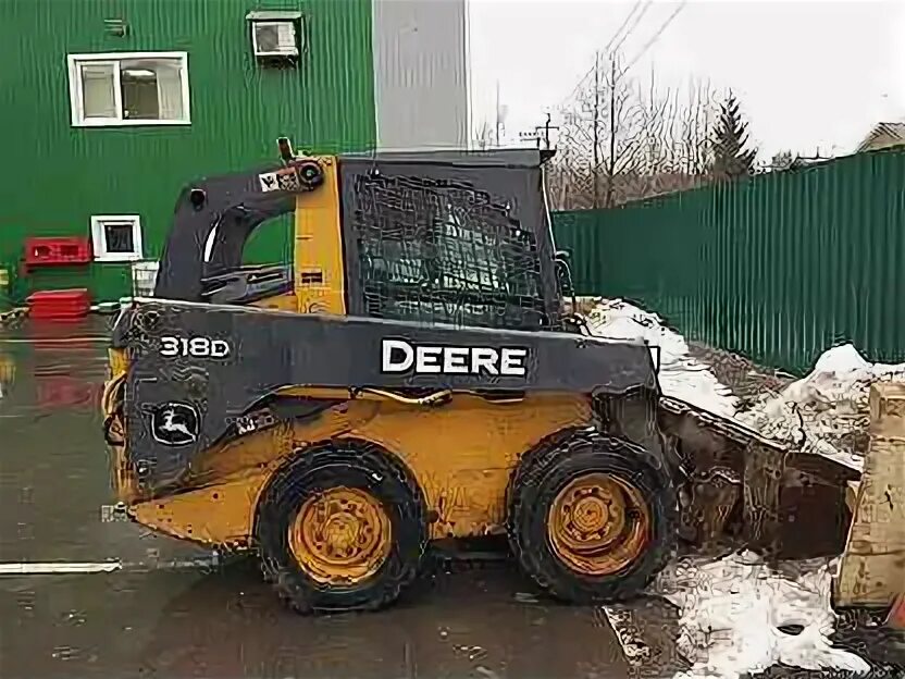 Куплю мини погрузчик б у авито. Погрузчик John Deere 318d. Джон Дир 318d аккумулятор. Мини-погрузчик John Deere 318e гидронасос. Deere 318d рама.