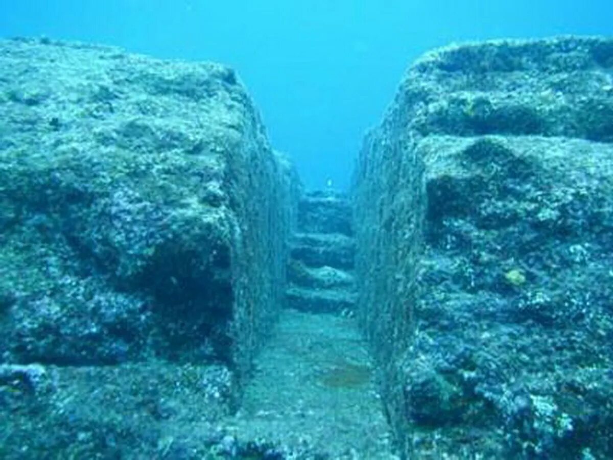 Подводная пирамида Йонагуни. Монумент Йонагуни, Япония. Подводный монумент Йонагуни. Подводные пирамиды Йонагуни Япония. Стена на дне океана