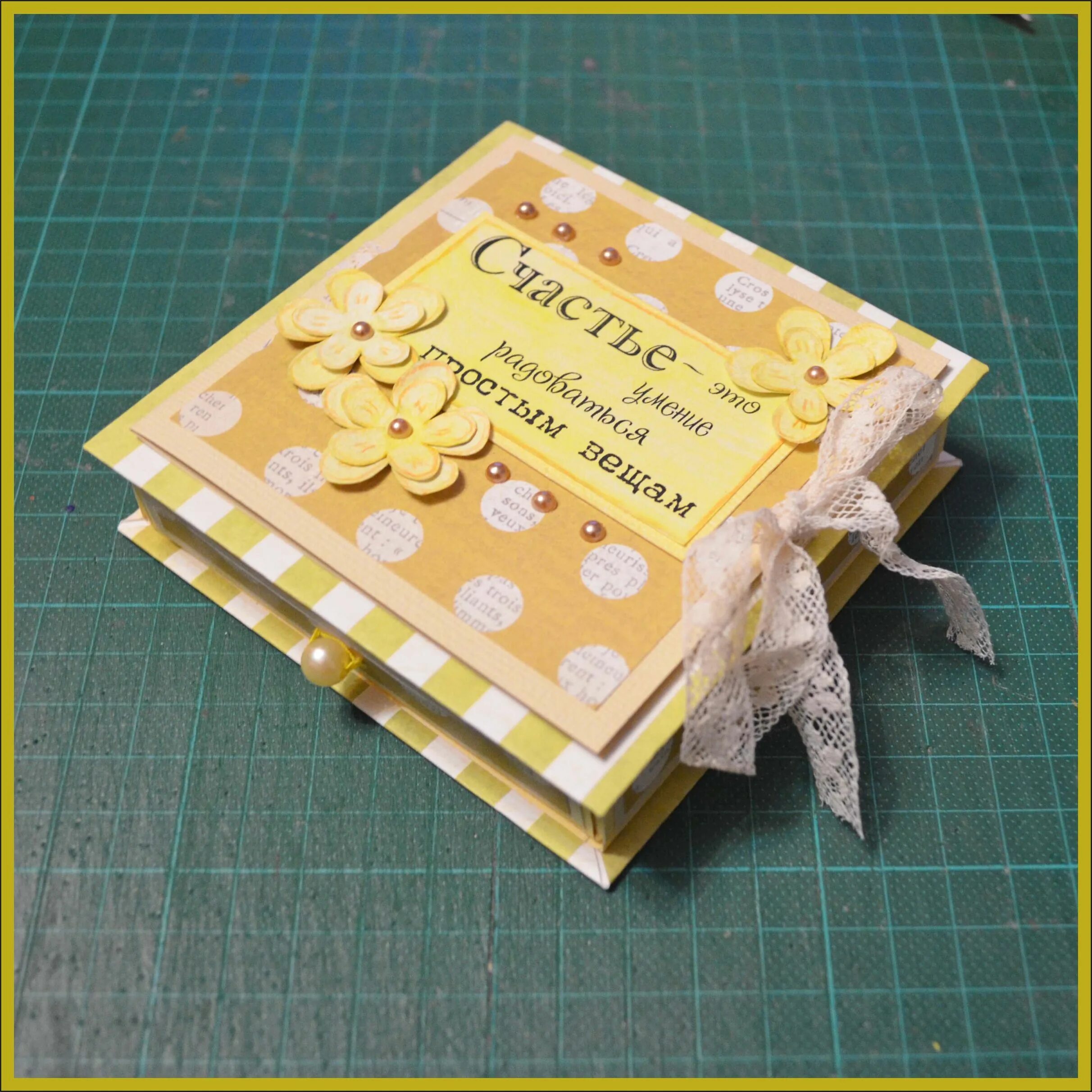 Скрапбукинг коробочки для подарков. Подарок на др фотоальбом с деньгами. Подарок коробочка с деньгами. Альбом подарочный сотка на все случаи жизни. Подарок альбом с деньгами на день рождения.