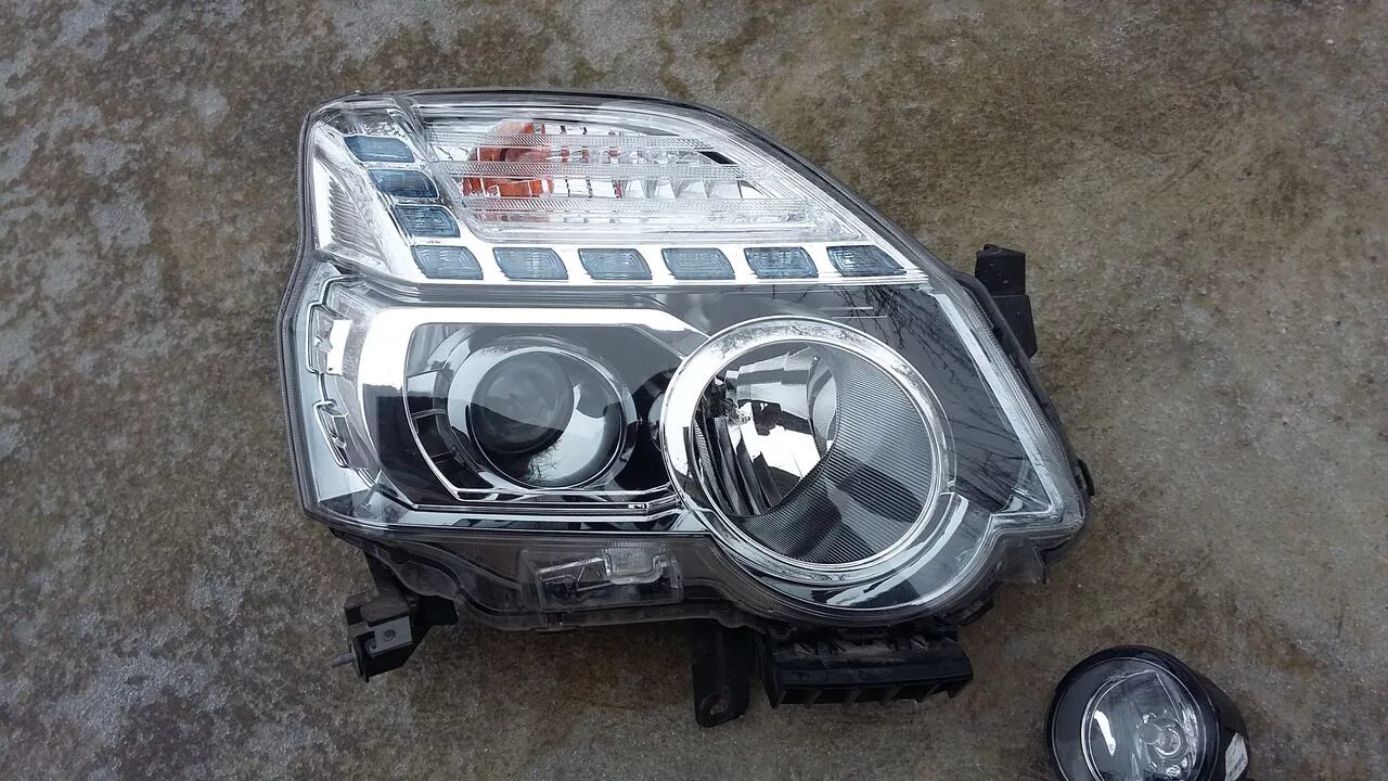 Nissan x trail t31 2008 линз в фарах. Фара nissan x-trail t31. Фара nissan x-trail t31. Фара х трейл т32. Птф nissan x-trail t30.