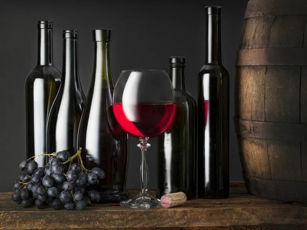 Вино красивые фото. Вино. Бутылка вина. Красное вино. Винная композиция.