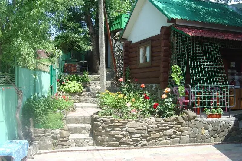 Дома у михалыча. Домики в джубге недорого. Домики в джубге недорого. Леодимас джубга гостиница. Домики джубга.